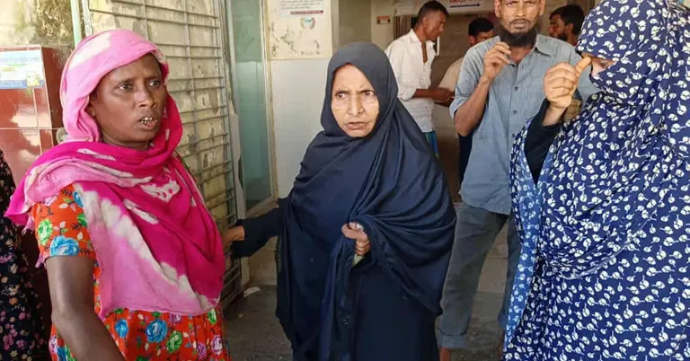 স্থানীয় ও স্বজনরা